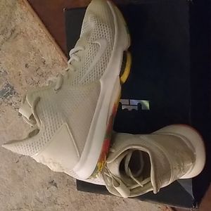 8 Men's Nike LeBron Witness